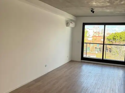 Departamento en Alquiler en Colegiales, $ 980.000