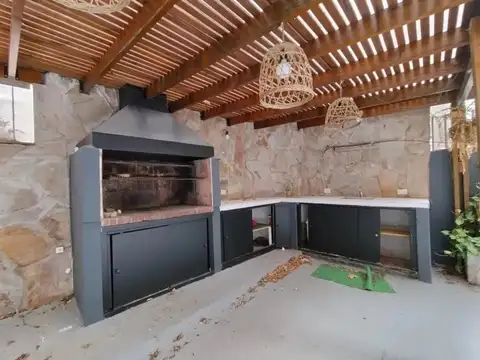 VENTA DE TRES AMB CON GRAN PATIO MUY ESPACIOSO Y LUMINOSO!