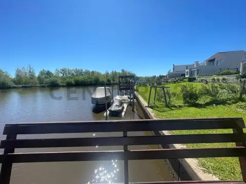 Tulipan 3900, Piso 0