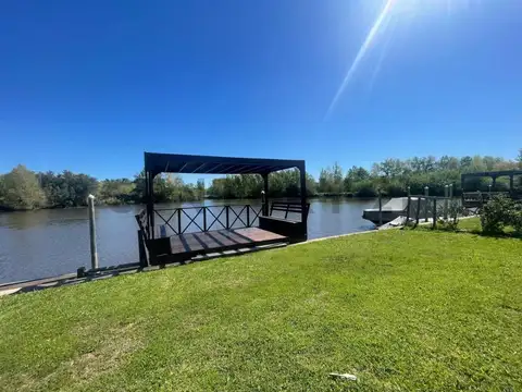 Tulipan 3900, Piso 0