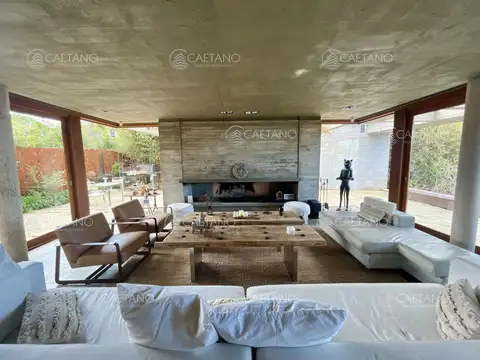 Casa 5 ambientes con 5 baños