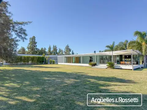 Casa en Venta en Aldea Lago, USD 1.700.000