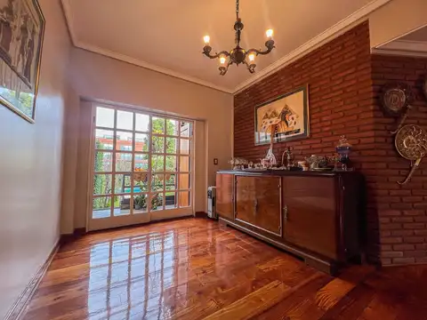 Casa en Venta con 4 cocheras