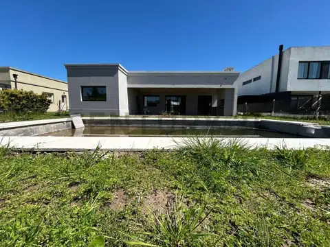 Casa en Venta en Barrio El Cazador, USD 235.000