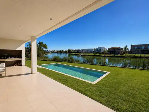 Casa en venta a la laguna El Cantón barrio Norte, Escobar
