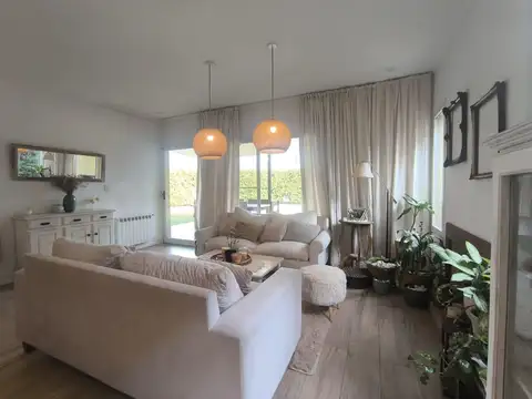 Casa en Venta al Este