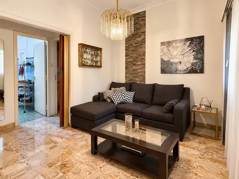 Casa 6 ambientes con 2 baños