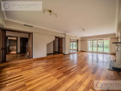 Casa 6 ambientes con 7 baños