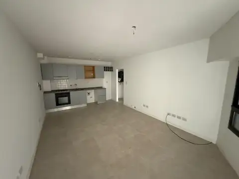 Departamento en Alquiler en Lisandro De La Torre, $ 580.000