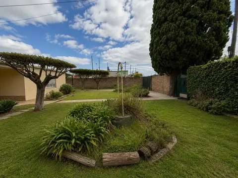 Casa Quinta de 1900 m2 en Venta - Isidro Casanova