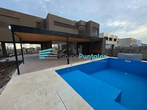 Casa 4 ambientes con 2 baños