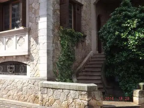 Casa en Venta con 5 cocheras