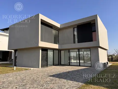 Casa En Venta A La Laguna Acacias - Puertos