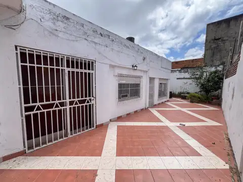 Alquiler Casa 3 dormitorios con garage en Barrio Triangulo - Pte Peron/Matienzo