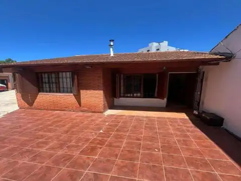 Casa en venta - 2 Dormitorios 1 Baño - 80mts2 - San Bernardo del Tuyú