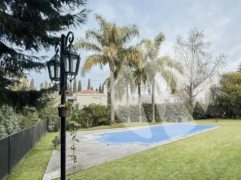 Casa 5 Dormitorios con Piscina y Parque