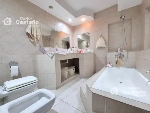 Casa 5 ambientes con 1 baño