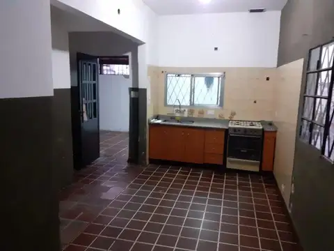 Casa en Alquiler en Villa Luzuriaga, $ 550.000