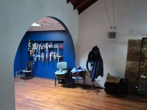 Casa 6 ambientes con 4 baños