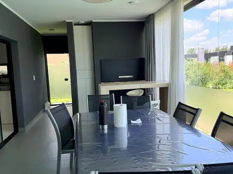 Casa 4 ambientes con 3 baños