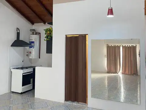 VENTA - 2 locales con baño y monoambiente en lote de 9 x 25 con jardín, ideal renta, Gral. Pacheco