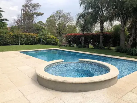 Casa en alquiler temporaario en Ayres de Pilar, con 3 dorm en suite y pileta.