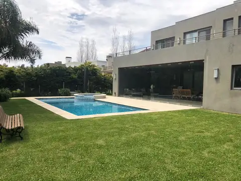 Casa en alquiler temporaario en Ayres de Pilar, con 3 dorm en suite y pileta.