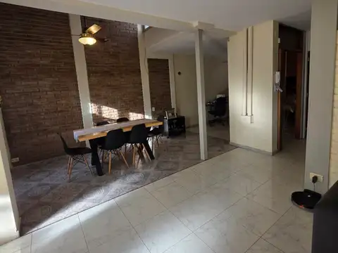 Casa 5 ambientes con 1 baño