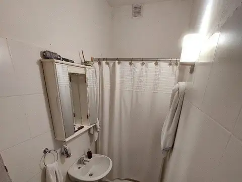 VENTA URGENTE! TIPO CASA AL FRENTE 2  AMBIENTES EN PLANTA BAJA U$D 40.000!