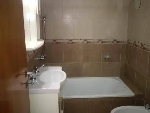 ALMIRANTE BROWN 200, Piso 4