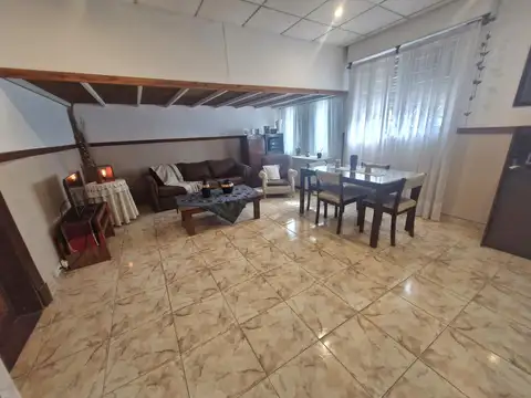 Depto Tipo Casa en Venta de 4 dormitorios