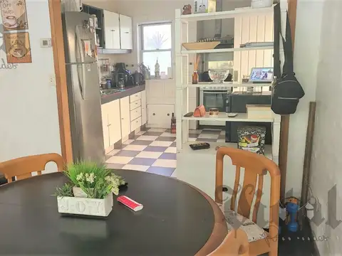 Casa 6 ambientes con 2 baños