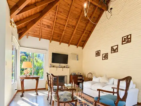 Casa en Venta con 2 cocheras