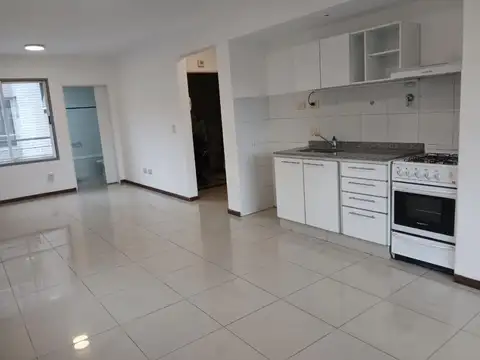 ALQUILER DEPARTAMENTO MONOAMBIENTE CON COCHERA, LAUNDRY Y SUM EN FLORES