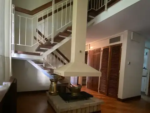 VENTA Casa 4 Dormitorios. Cochera - Parque