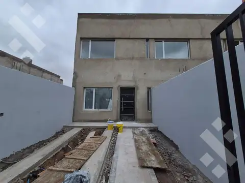 En Venta | PH En Pozo | 2 Dormitorios | Barrio Perticone | Centenario