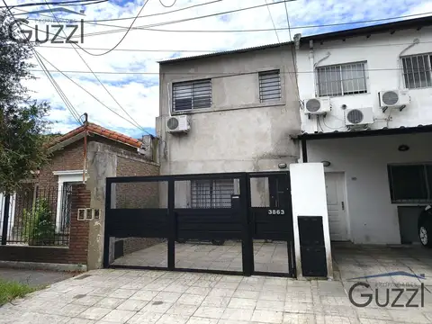 DUPLEX A LA VENTA DE 4 AMB A TERMINAR. AMPLIO JARDIN CON PISCINA. PROXIMO A CENTRO COMERCIAL Y PLAZA