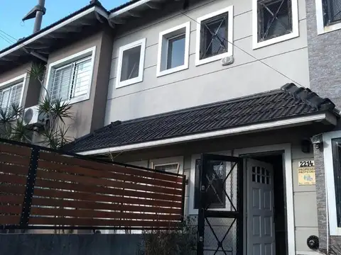 Duplex En Venta En Berazategui Calle 134 2214