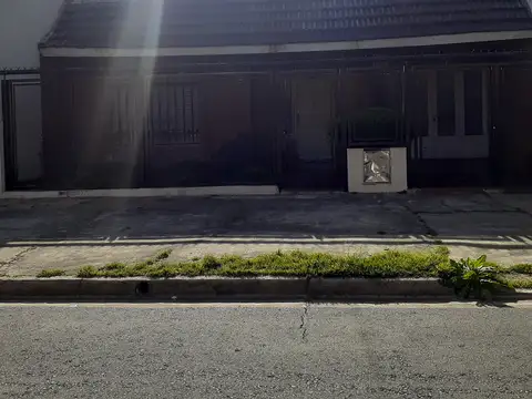 Casa en Alquiler en Ramos Mejia Sur