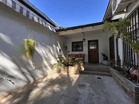 Agustín Alvarez al 1300