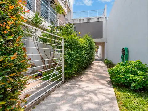 Depto Tipo Casa en Venta 8 años
