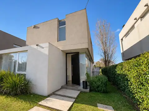 VENTA CASA 4 DORM - PARQUE - PILETA-  Calle 10 e/ 461 y 462 -El Quimilar - CITY BELL - LA PLATA