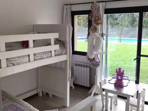 Casa 6 ambientes con 2 baños