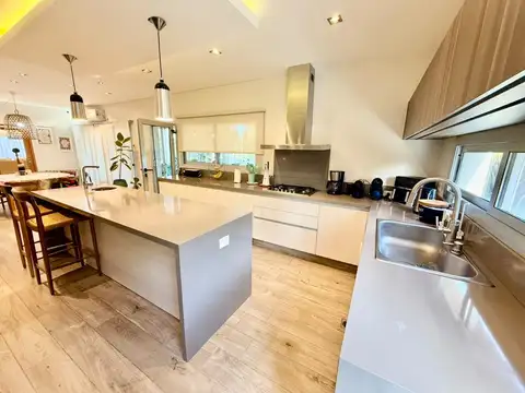 Casa en Venta en Tristán Suárez, USD 680.000