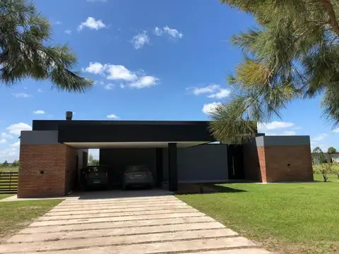 Casa de 3 dormitorios en venta en Brandsen
