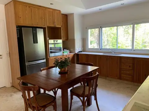 Casa en Alquiler Temporal con 2 cocheras