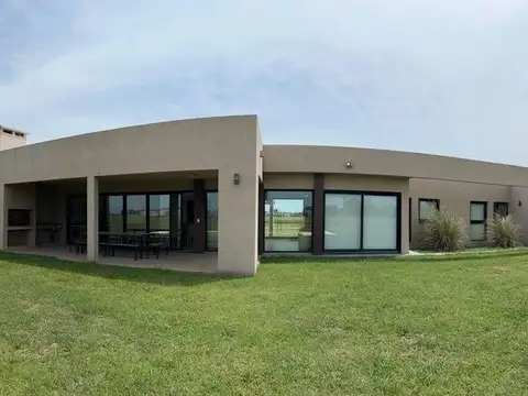 ESPECTACULAR CASA 6 AMB. ofrece FINANCIACION