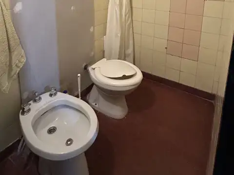 Departamento en venta con patio en Nuestra Señora De Lourdes. Callao al 1300.