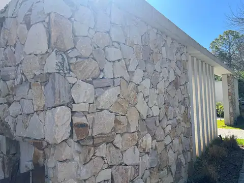 Casa en Venta en Las Glorias, USD 325.000