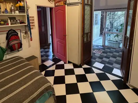 Casa 6 ambientes con 2 baños